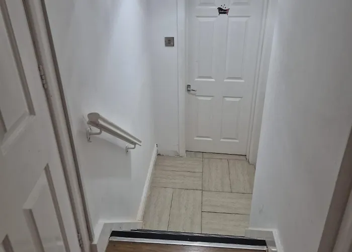 Apartment Affordably Elegant Close To Coop Live, Etihad Stadium And Centre *