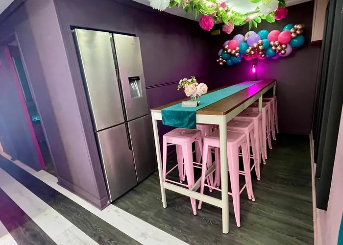 Apartamento Manchester's Only Themed Slumber Party For 8 With Makeup Mánchester