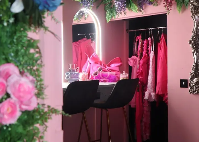 Manchester's Only Private Party For 12 With Makeup Aparthotel