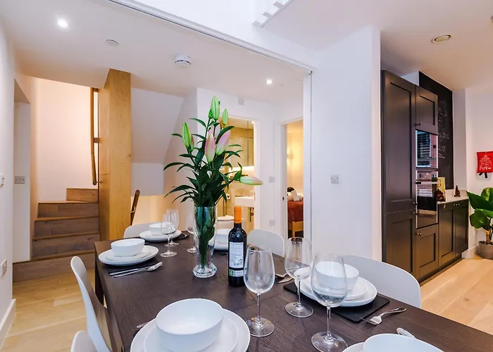 Villa King Street Collection