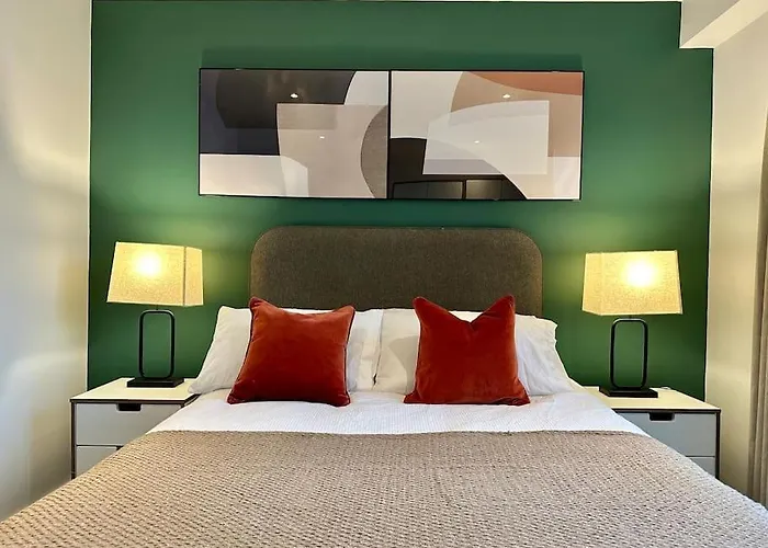 Stunning Centre Duplex With Free Parking * Манчестер