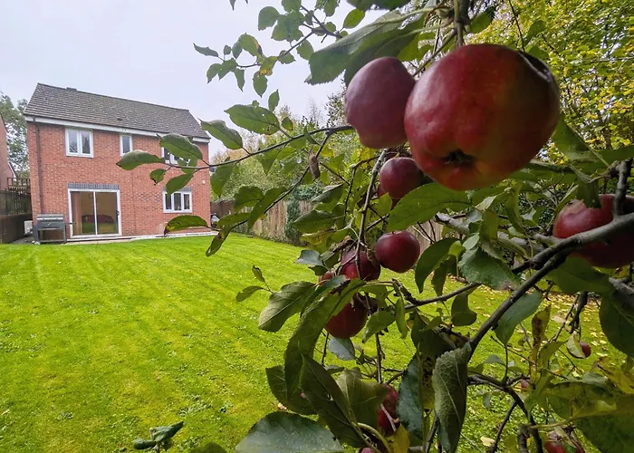 Spacious 4 Bed Riverside