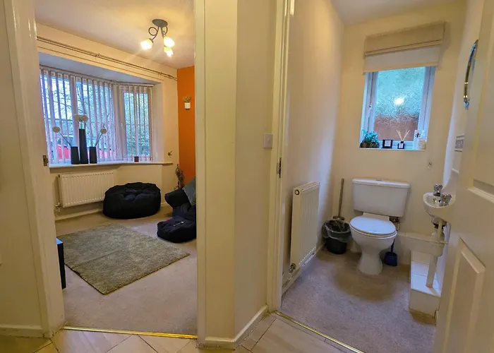 Spacious 4 Bed Riverside *