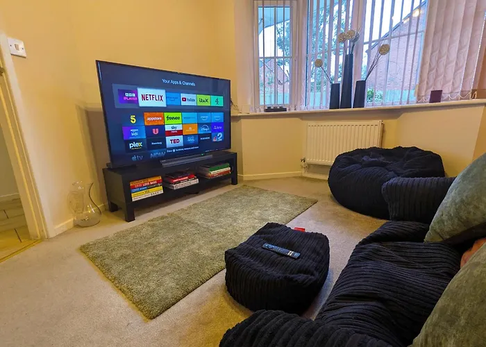 Spacious 4 Bed Riverside