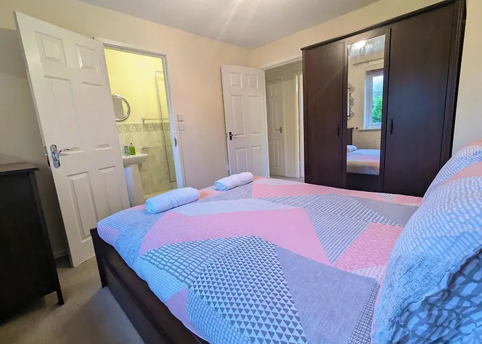 Feriehus Spacious 4 Bed Riverside Manchester