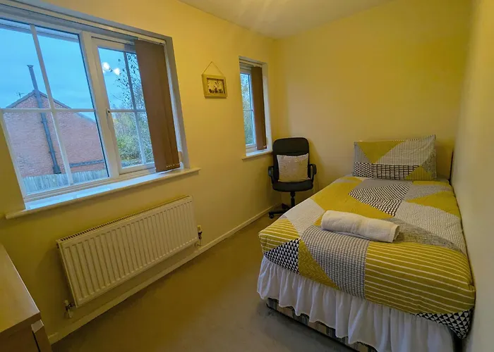 Feriehus Spacious 4 Bed Riverside *