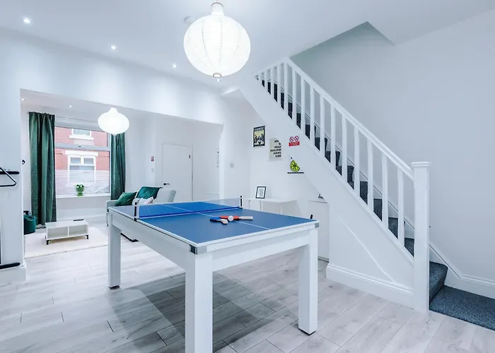 Sleeps 6, Pool Table, Free Parking, Perfect For Groups, Long Term Disc 아파트