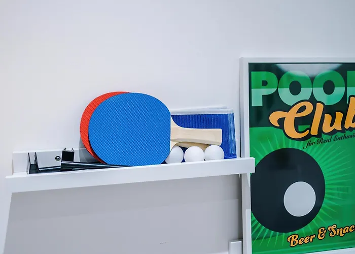 Sleeps 6, Pool Table, Free Parking, Perfect For Groups, Long Term Disc *