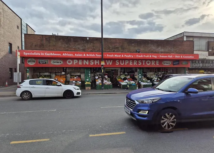 Affordably Elegant Close To Coop Live, Etihad Stadium And Centre Apartment