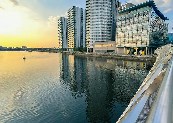 2br Duplex In Salford Mcr Sleeps4 Videos In Photos Manchester