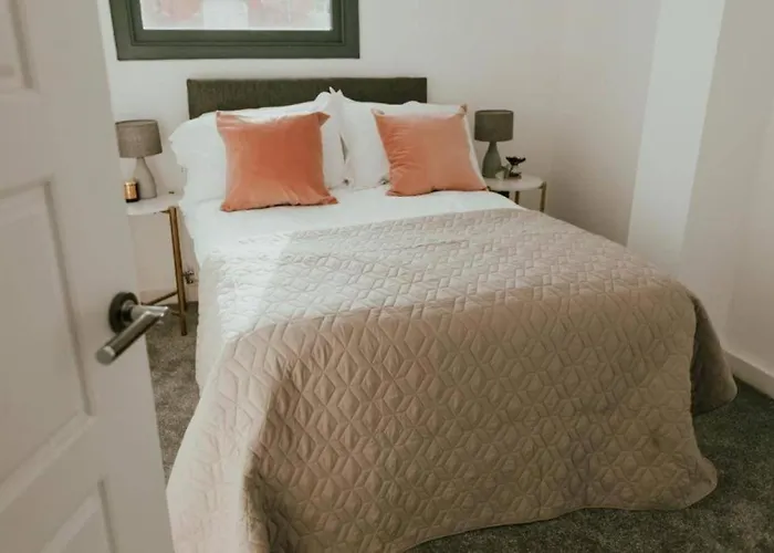 Lovely Chorlton Flat! 5 Seconds To Bus Stop & 2 Minutes To Tram Station Apartment Manchester