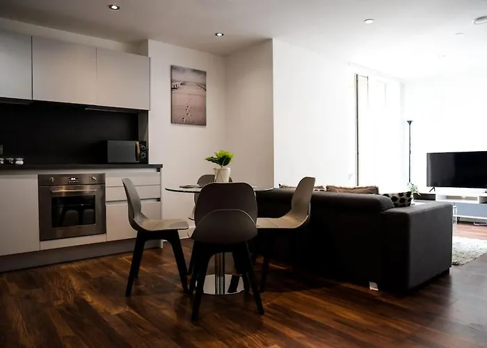 Modern 2 Bedroom - Centre - Parking * Manchester