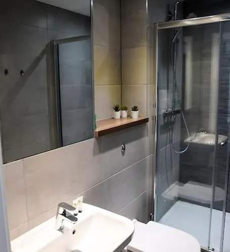 Modern 2 Bedroom - Centre - Parking Lejlighed