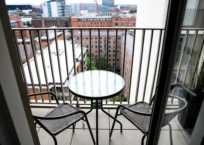 Modern 2 Bedroom - Centre - Parking * Manchester