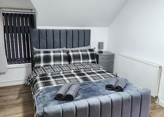 度假居 Rainsough Entire House Sleeps Upto 22 - Free Parking & Wifi 曼彻斯特