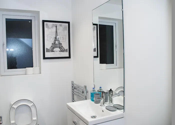 Entire In مانشستر