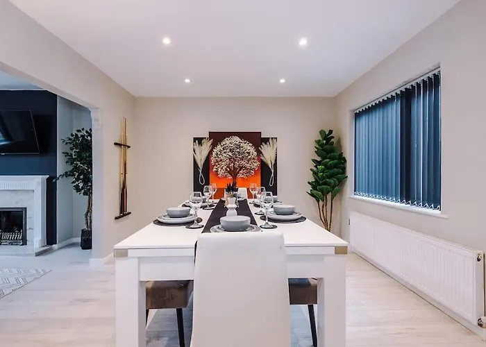 Apartment Stylish 3bdr House By Vista Short Lets & Serviced With Free Parking, Pool Table And Ps4