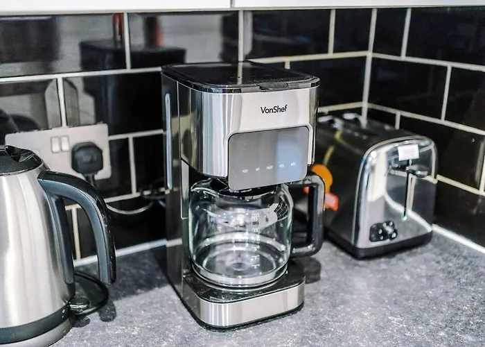 Apartment Stylish 3bdr House By Vista Short Lets & Serviced With Free Parking, Pool Table And Ps4 *