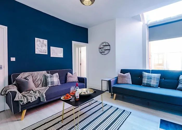 Hébergement de vacances Large 4 Bedroom With Free Parking Near Mediacityuk *