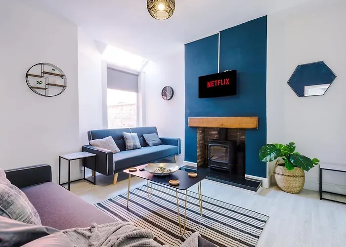 Hébergement de vacances Large 4 Bedroom With Free Parking Near Mediacityuk Manchester