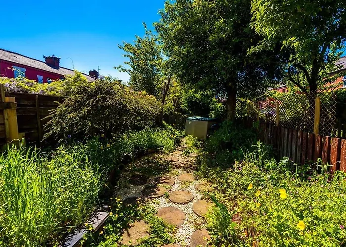 Hébergement de vacances Large 4 Bedroom With Free Parking Near Mediacityuk Manchester