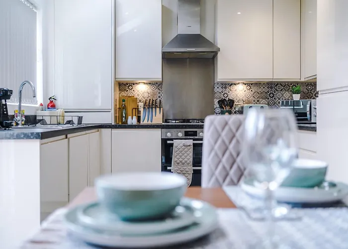 Vakantiehuis R&r - Modern Townhouse Near Etihad & Centre