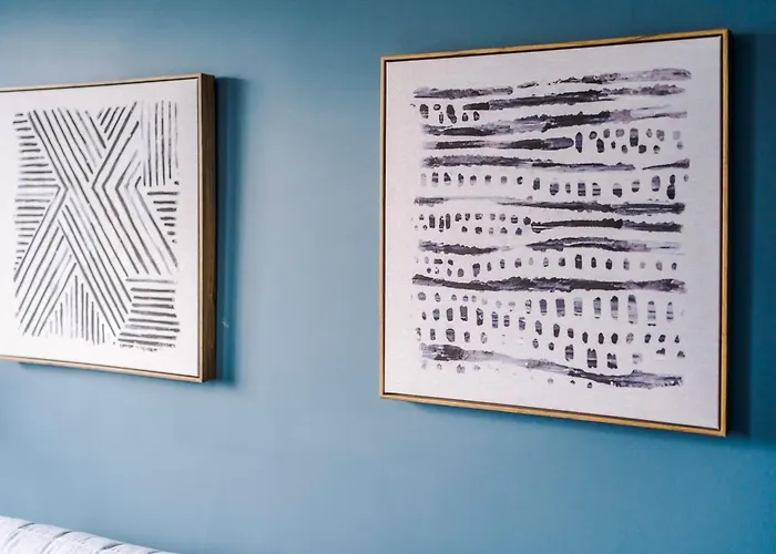 Vakantiehuis R&r - Modern Townhouse Near Etihad & Centre *