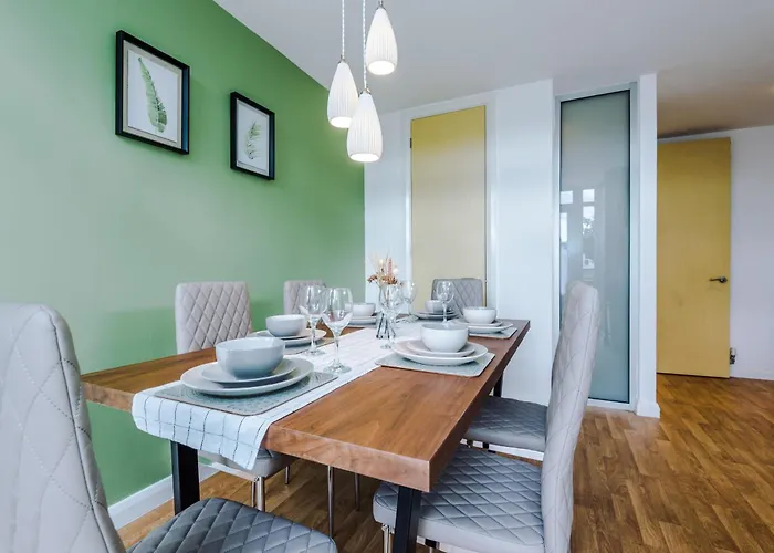 Townhouse 5mins To Centre And Etihad - Free Secure Parking *