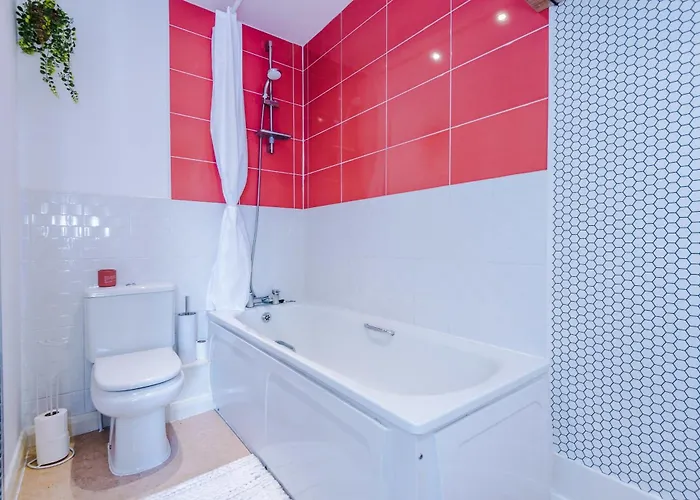 Townhouse 5mins To Centre And Etihad - Free Secure Parking *