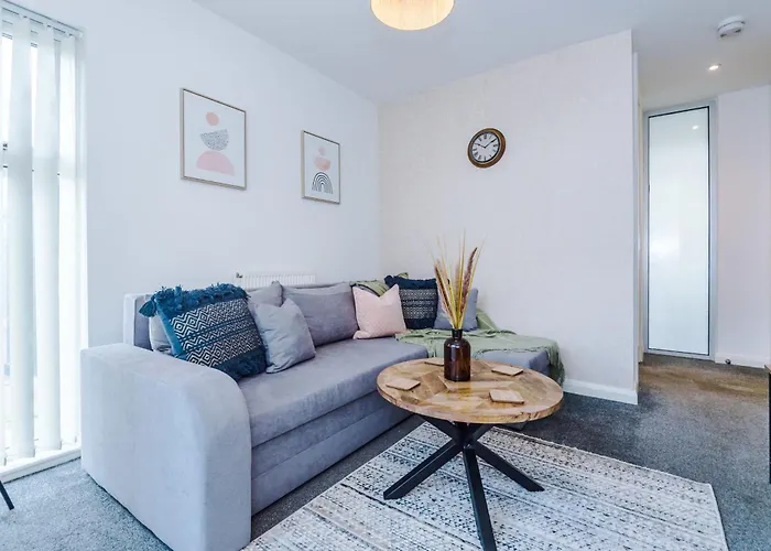 Semesterbostad Townhouse 5mins To Centre And Etihad - Free Secure Parking *