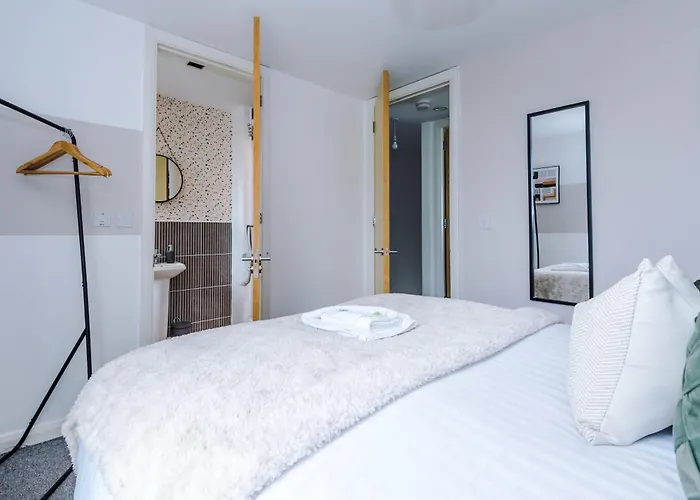 Townhouse 5mins To Centre And Etihad - Free Secure Parking