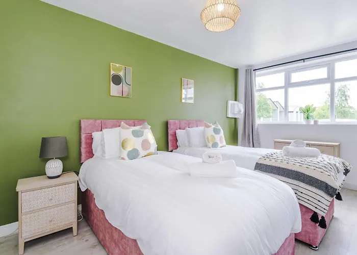 Vakantiehuis R&r - Modern Townhouse Near Etihad & Centre *