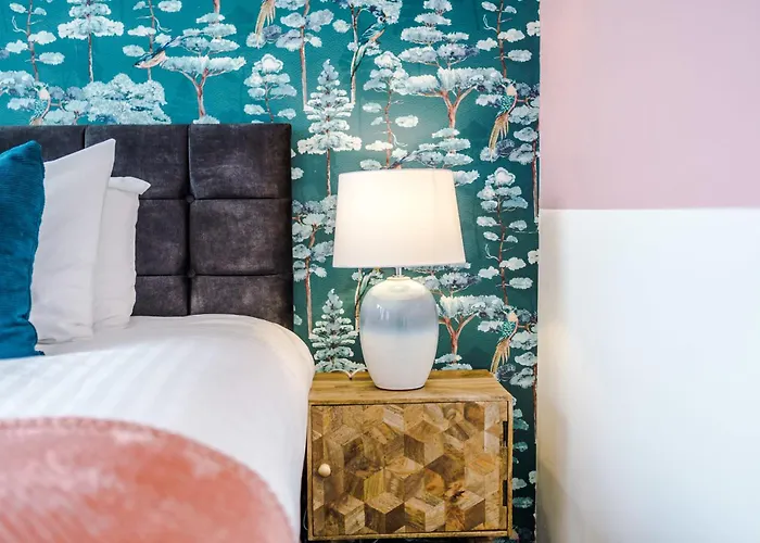 Townhouse 5mins To Centre And Etihad - Free Secure Parking Semesterbostad *