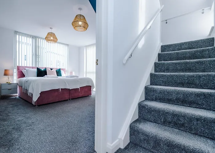 Townhouse 5mins To Centre And Etihad - Free Secure Parking Semesterbostad