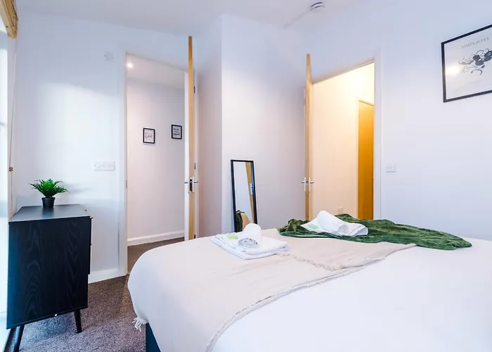 Rest&recharge At A Spacious Townhouse By The Etihad Tatil Evi Manchester