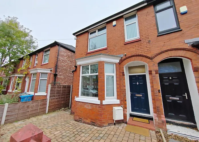 Semesterbostad Modern 4 Bed House - Free Parking *