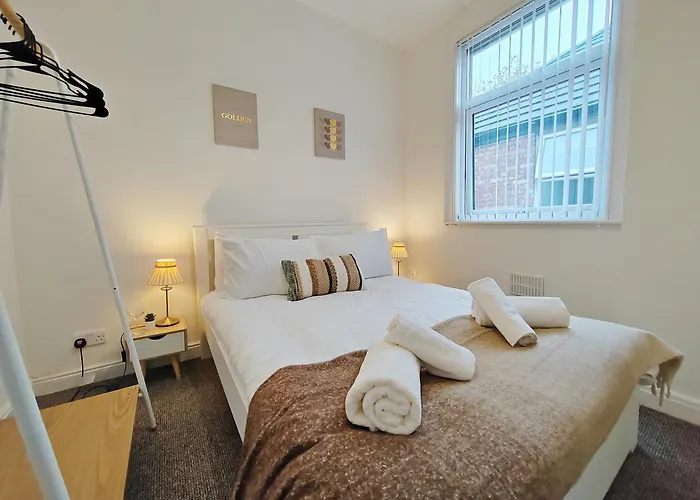 Modern 4 Bed House - Free Parking * Manchester