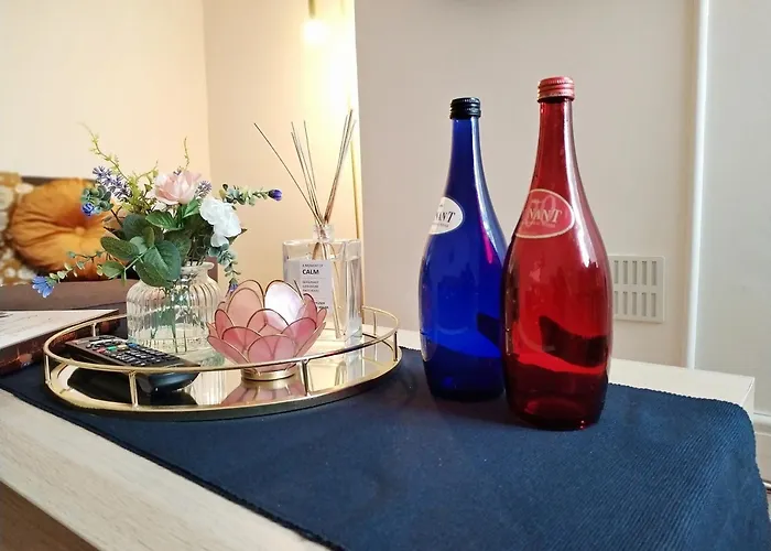 Modern 4 Bed House - Free Parking Semesterbostad