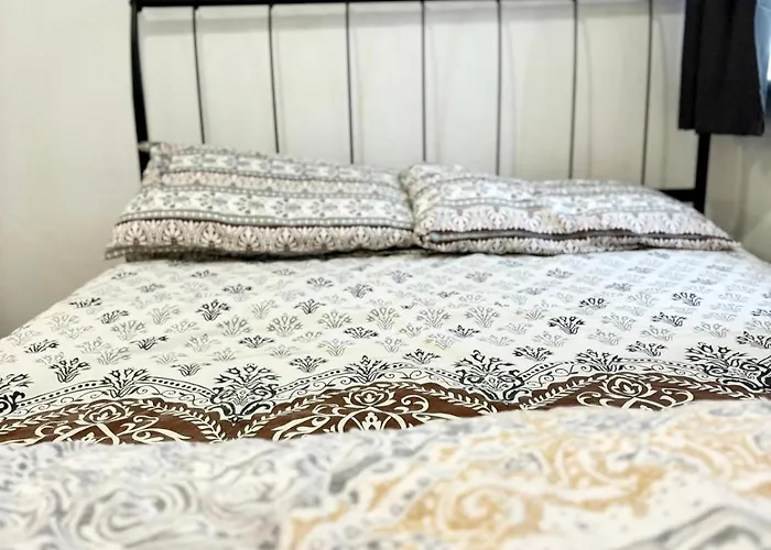 Entire 2 Bed Cosy City Centre