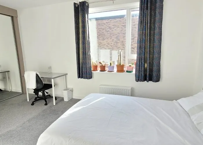 Kwatera prywatna Spacious Double With Private Bathroom