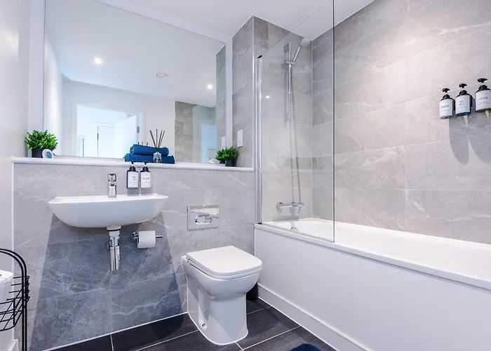 Waterhouse Suite: Modern 2-bed In Centre