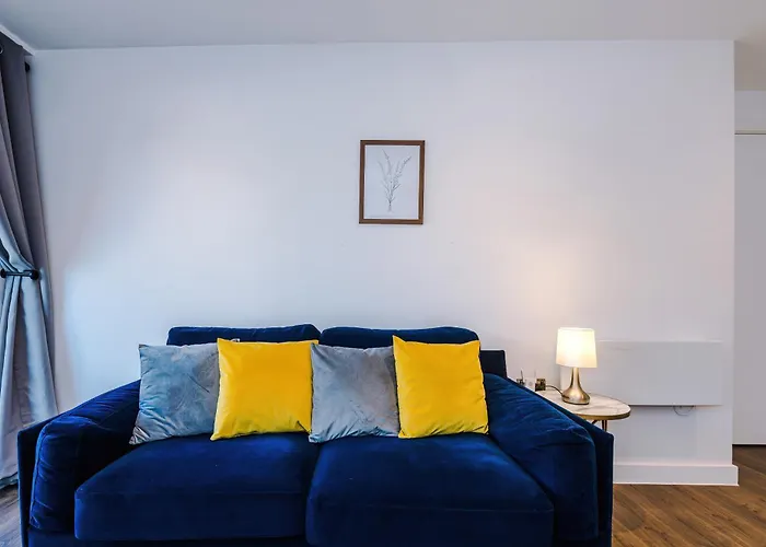 Waterhouse Suite: Modern 2-bed In Centre Manchester