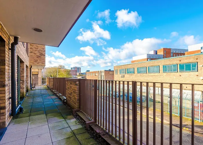 Waterhouse Suite: Modern 2-bed In Centre Apartment