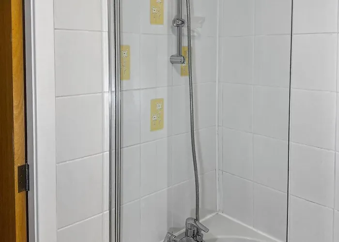 Apartmán Cozy - 2 Beds, Sleeps 5, Free Parking!