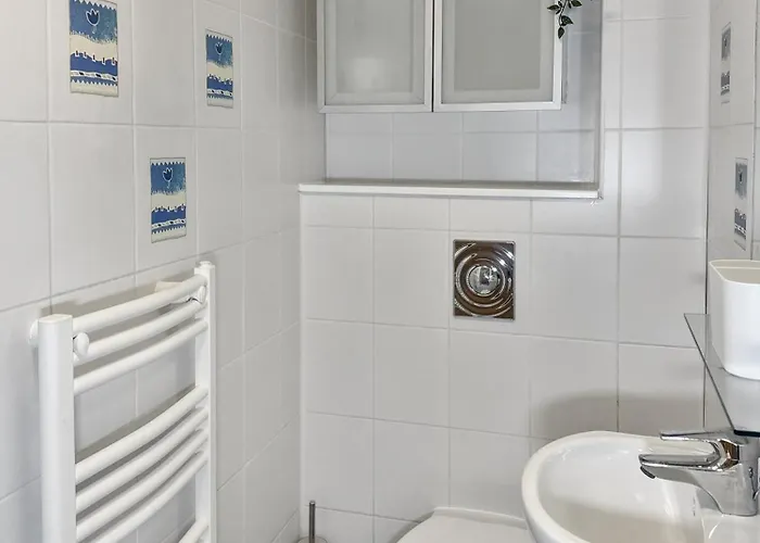 Cozy - 2 Beds, Sleeps 5, Free Parking! Apartmán Manchester