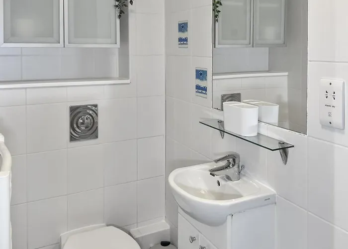 Apartmán Cozy - 2 Beds, Sleeps 5, Free Parking! *