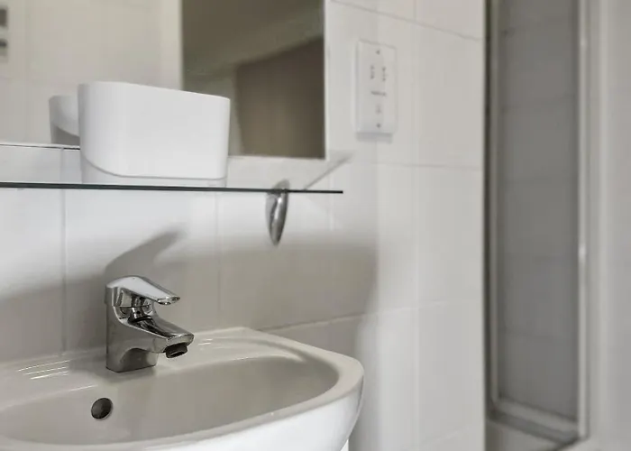 Cozy - 2 Beds, Sleeps 5, Free Parking! Apartmán Manchester