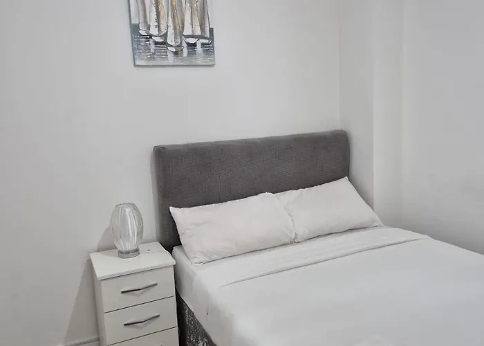 Apartment Affordably Elegant Close To Coop Live, Etihad Stadium And Centre *