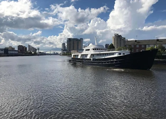 Stunning 130ft Classic Yacht Båthotell *