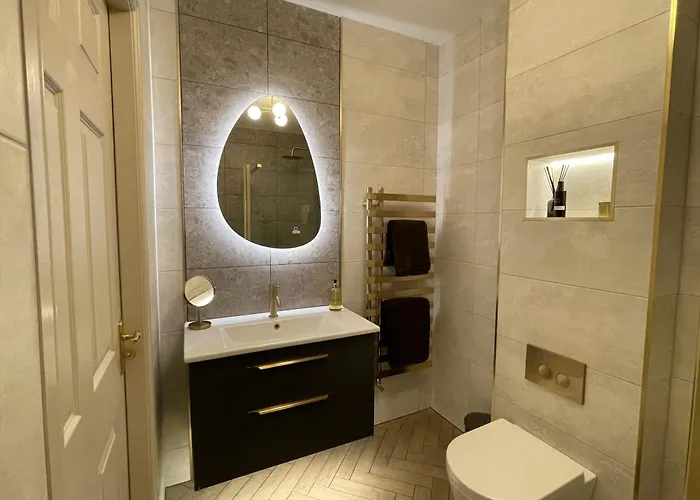 Serene Retreat Sleeps 6 With Garden Сasa de vacaciones